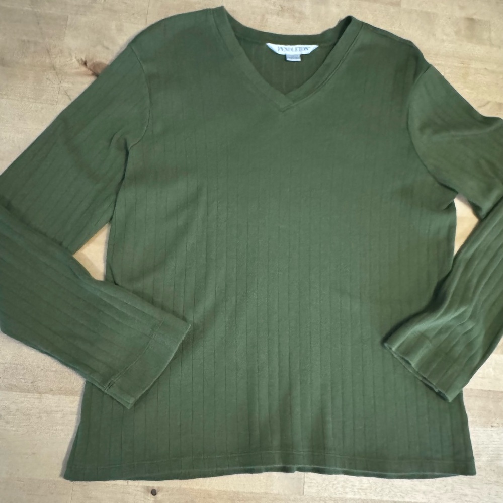 Pendleton Olive V-Neck ribbed long sleeve shirt